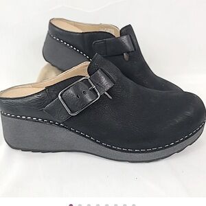 Dansko Caia Nubuck Clog Size 40 9-9.5 Black